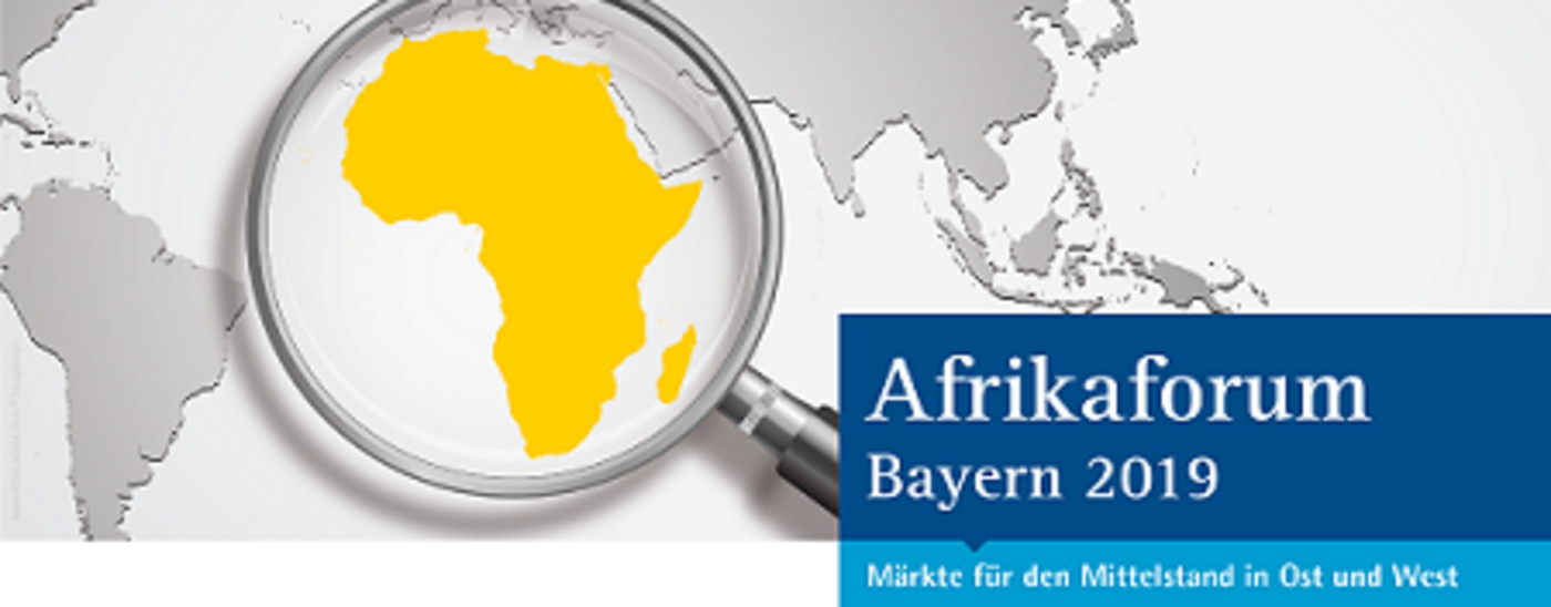 Titelbild des Afrikaforums Bayern 2019. Afrika ist vergrößert durch eine Lupe zu sehen und gelb eingefärbt.