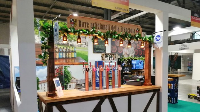 Das Bild zeigt einen Messestand der Fürst Carl Schlossbrauerei
