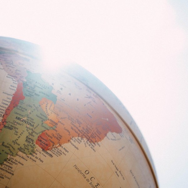 Das Bild zeitg Südamerika auf einem Globus