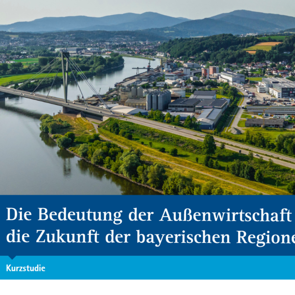 Das Bild zeigt eine Fluss Straße