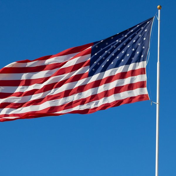 Amerikanische Flagge, die im Wind weht