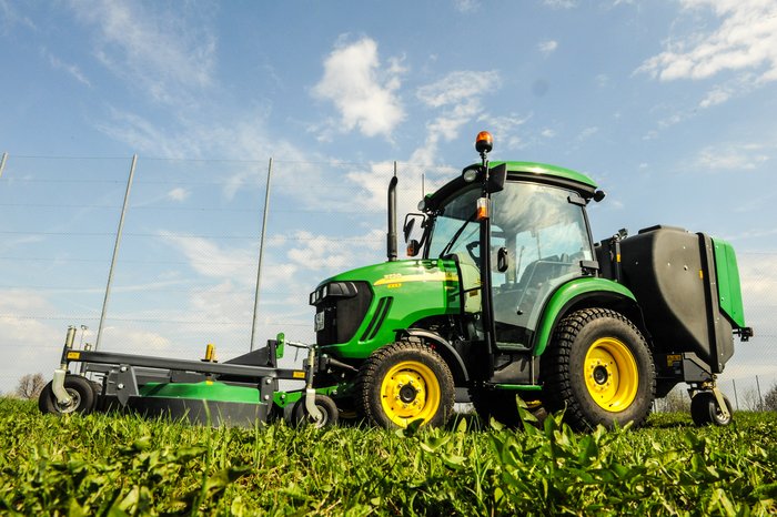 Matev MOW CLS JD 3720 DSC 6146 Das Bild zeigt einen Rasenmäher der Firma matev GmbH.