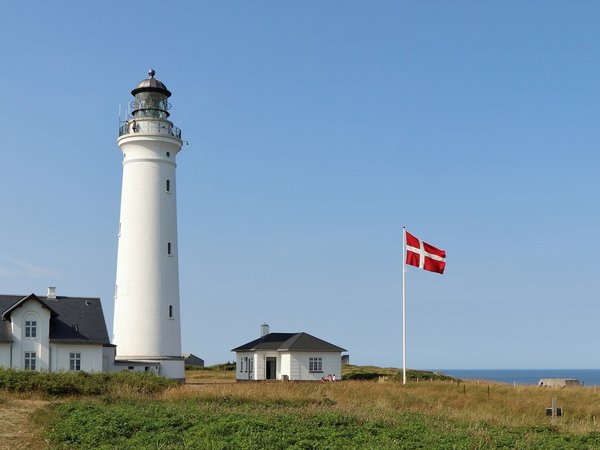 Das Bild zeigt einen Leuchtturm in Dänemark