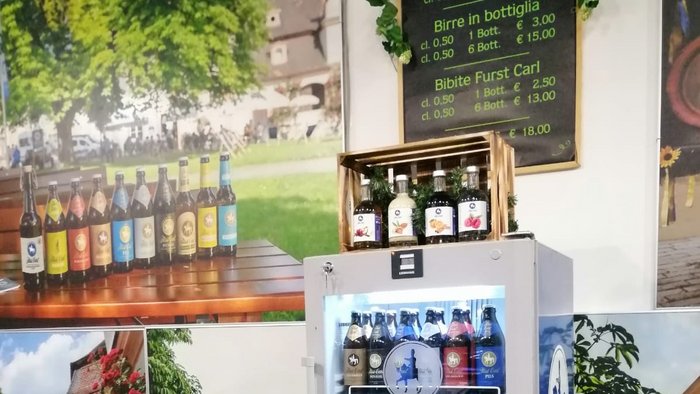 Das Bild zeigt Produkte der Schlossbrauerei Fürst Carl