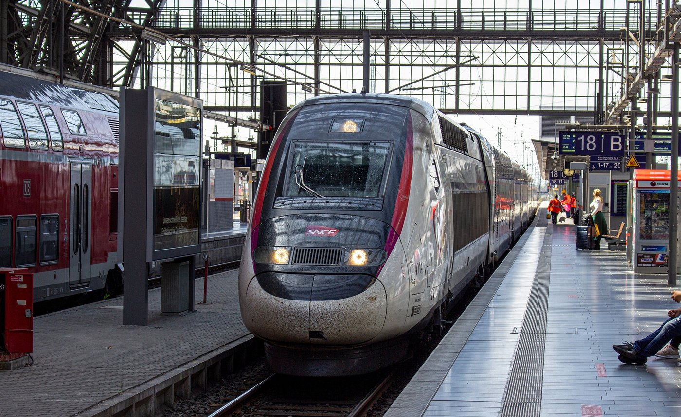 Zug im Bahnhof