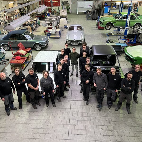 Das Bild zeigt die Martelleria-Belegschaft