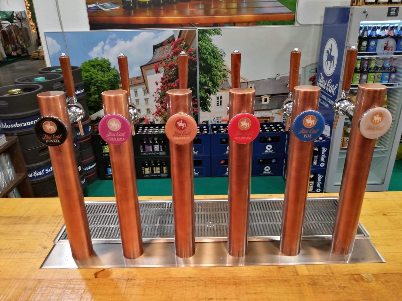 DAs Bild zeigt Zapfhähne der Schlossbrauerei Fürts Carl